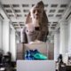 المتحف البريطاني يضع حذاء محمد صلاح مع مقتنيات الآثار المصرية