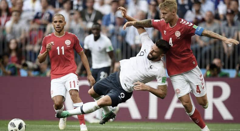 منتخب الدنمارك يرافق منتخب فرنسا إلى دور الـ16 بعد مباراة غريبة